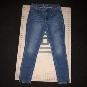 Women’s Mid-Blue Stretch Skinny Jeans